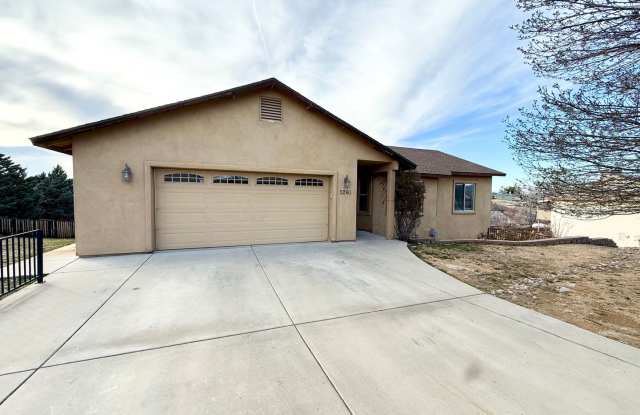 Beautiful 5 bedroom, 2-Story Home in Prescott Valley! photos photos