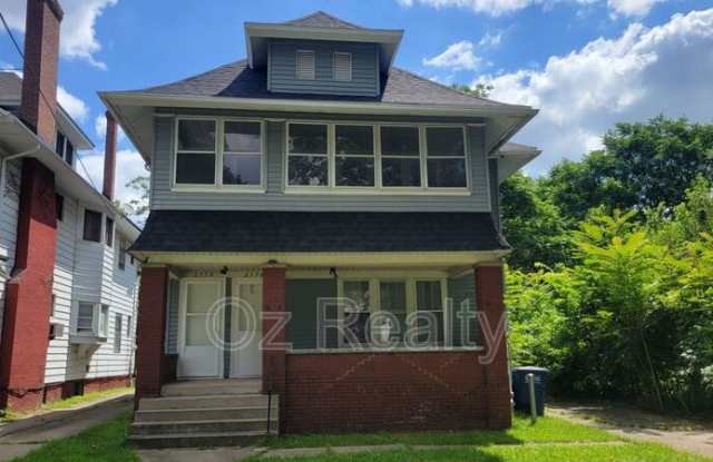 2358 Putnam St - 2358 Putnam Street, Toledo, OH 43620