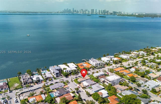 1621 S Treasure Dr Gallery 4
