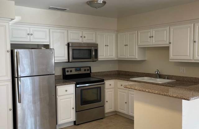 DOWNSTAIRS CONDO IN GATED COMMUNITY photos photos