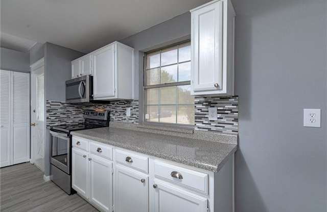 7417 Canoga Circle Gallery 4