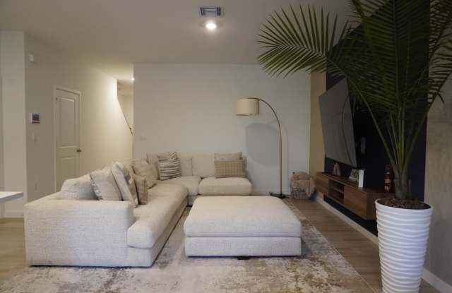 385 Northwest 9th Street photos photos