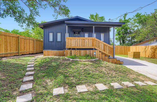 1428 Webberville Rd, Unit Room 1 - 1428 Webberville Road, Austin, TX 78721