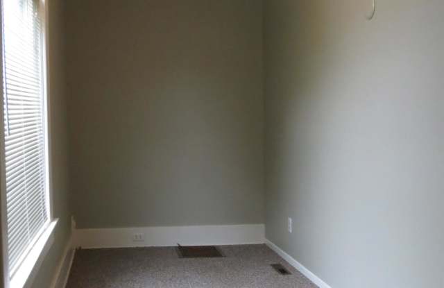402 Lincoln Avenue Gallery 2
