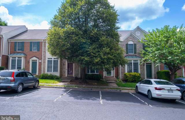 3940 KATHRYN JEAN Court Gallery 2