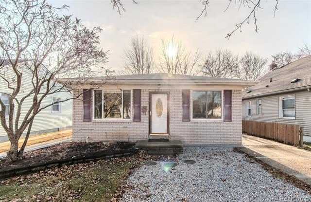 21816 E 10 Mile Road photos photos