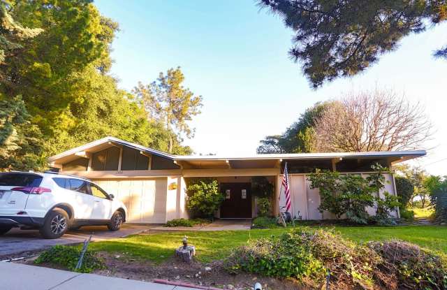 BEAUTIFUL 3 BEDROOM HOME WITH POOL IN THE HILLS OF LA CRESCENTA Gallery 4