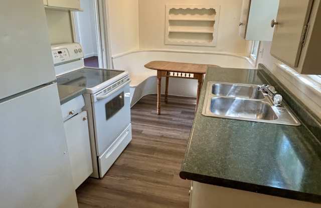 2222 1/2 4th Avenue West - 3 photos photos