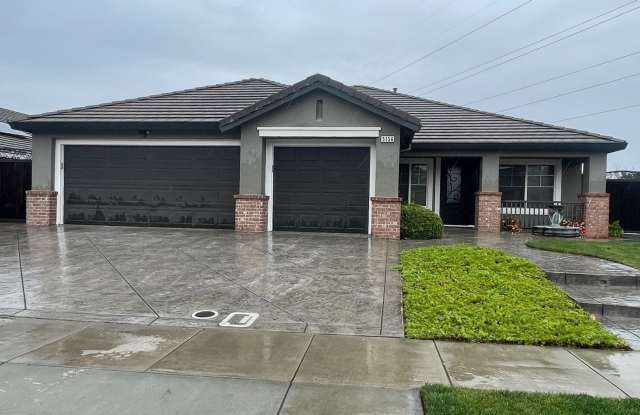 Beautiful one story 4 bedroom and 2 baths house photos photos