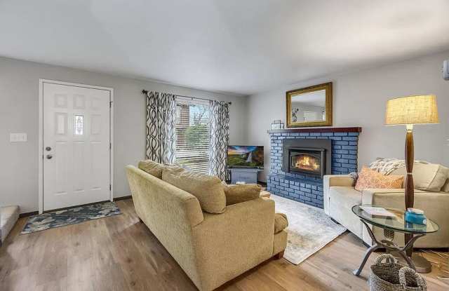 Updated, two bedroom townhouse in Central Ashland location | Available Late November Gallery 4