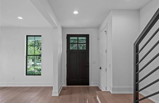 887 REDDING Road Gallery 4