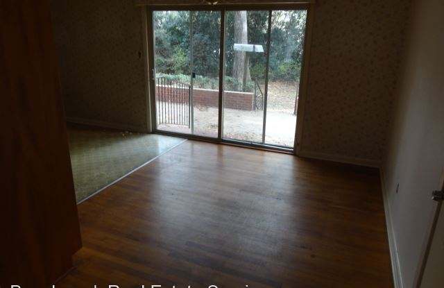 2211 Mulberry Boulevard Gallery 3