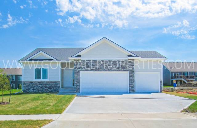 4 Bedroom Ranch Home in Clive. Over 2000 sq feet of finished living area! photos photos