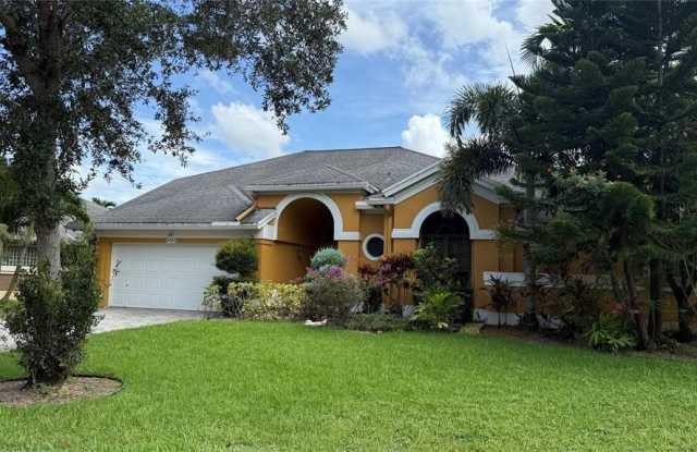 4424 NW 52nd St photos photos