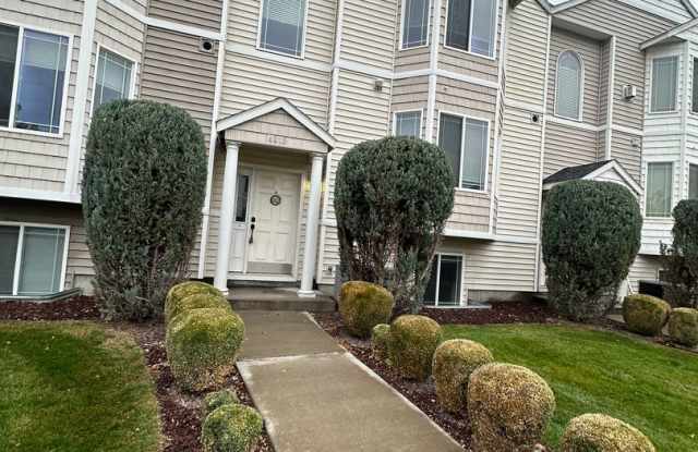 MOVE IN SPECIAL! Spacious 2 Bedroom, 2.5 bath Townhome in West Pasco with BONUS office space - 4810 Porlier Lane, Pasco, WA 99301