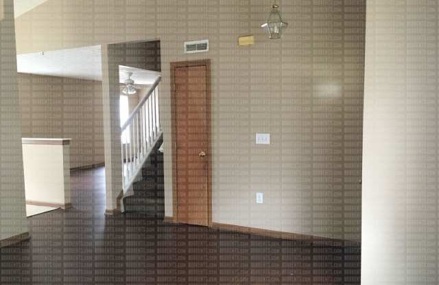 921 Charles Street, Gallery 4