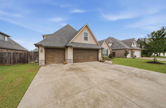 Executive Home In Highly Desired Yorktown Neighborhood. Gallery 3