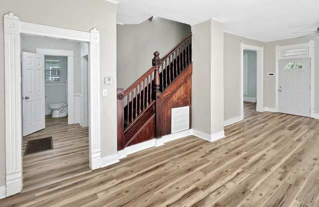 516 S Jackson Avenue Gallery 2