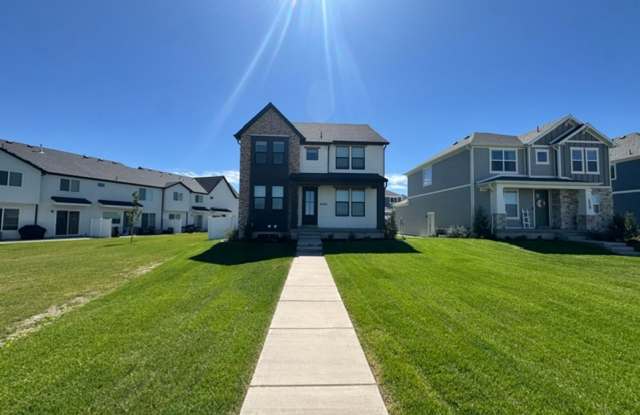 Your Ogden Move Starts Here! 2 Weeks Rent Free on a 4 Bed 3 Bath Home Gallery 4