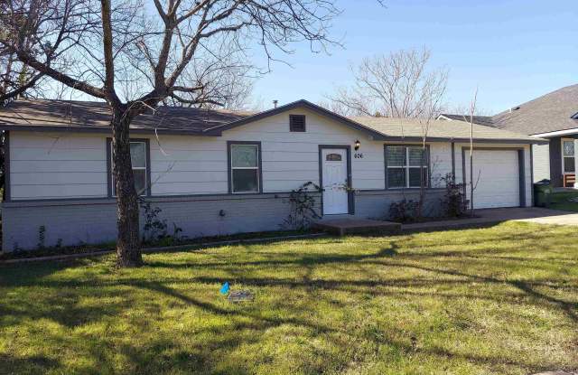 606 S Pierce - 606 South Pierce Street, Burnet, TX 78611