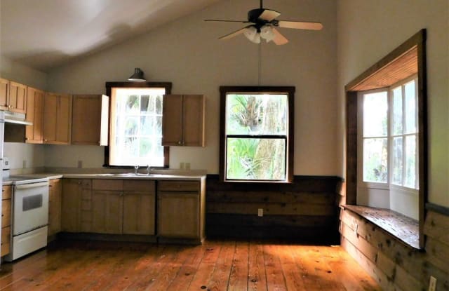 129 SE Wacahoota Rd - 129 Wacahoota Road, Alachua County, FL 32667