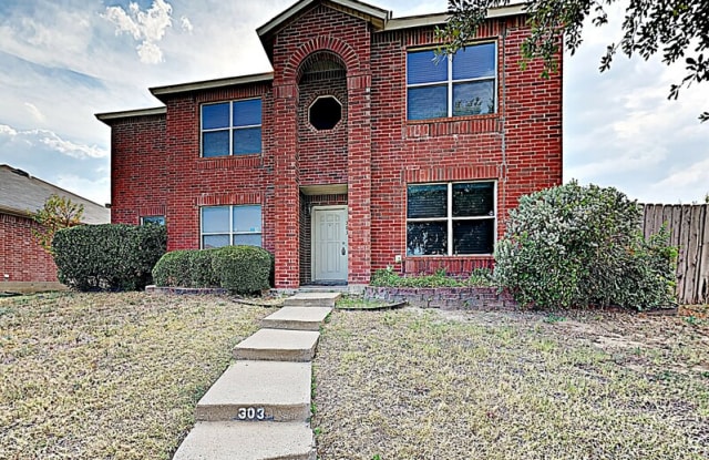 303 S Waterford Oaks Dr - 303 South Waterford Oaks Drive, Cedar Hill, TX 75104