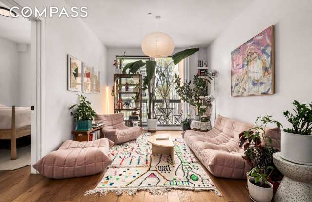 982 Willoughby Avenue photos photos