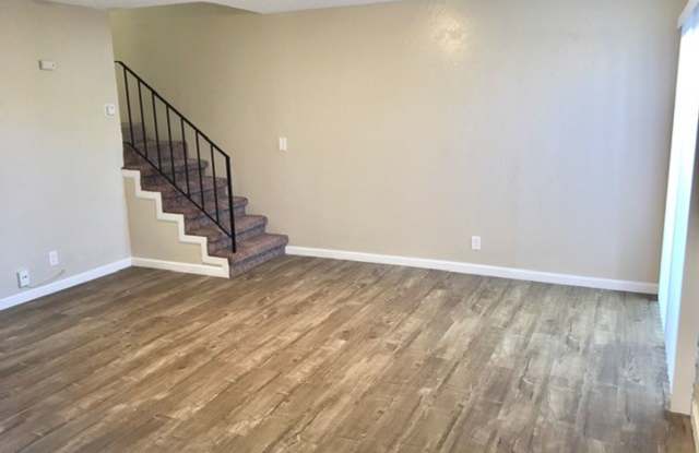 Great 2 bed, 1.5 bath Condo in Vallejo - AVAILABLE NOW !!! - 415 Baylor Drive, Vallejo, CA 94589