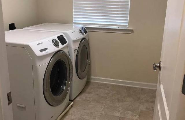 Room in 4 Bedroom Home at Everette Fields Rd Gallery 3