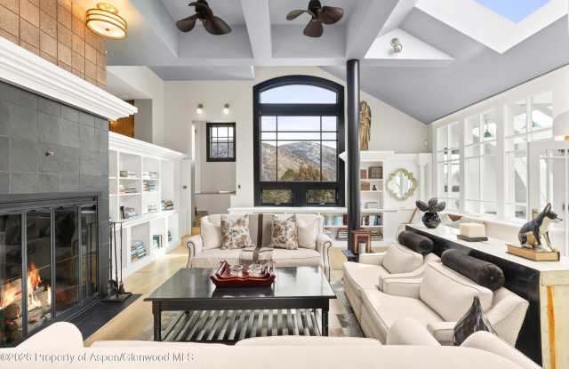 1325 Gateway Road Gallery 4