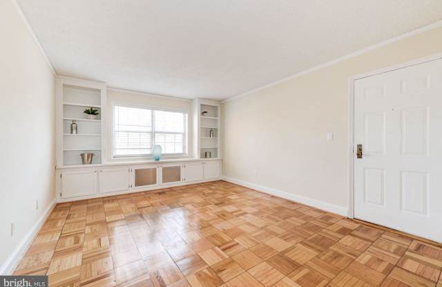 1628 W ABINGDON DR #202 Gallery 2
