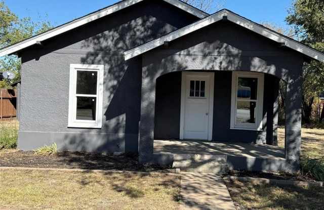 705 E 9th Street photos photos