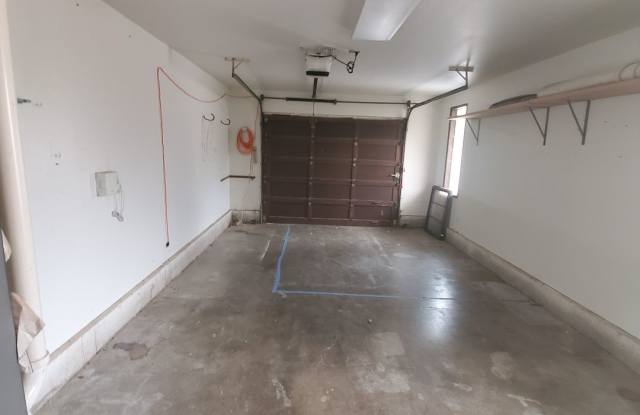 2 bdm 2 bath Ranch with Large fenced yard Gallery 4