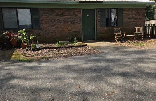 2 bed 1 bath duplex on Barber St. Gallery 3