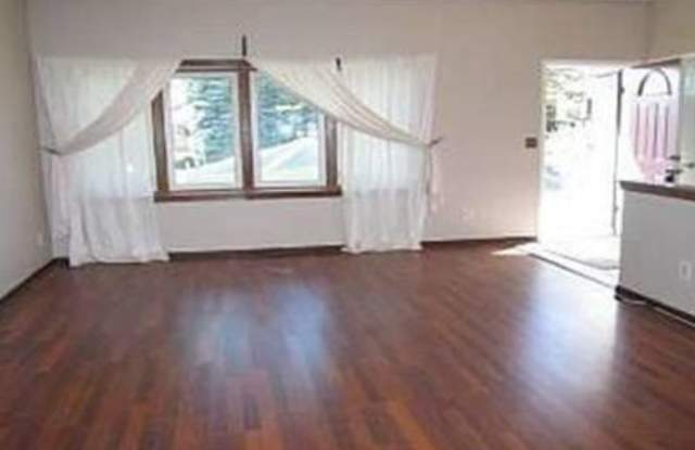 104 Willow Place North Gallery 3