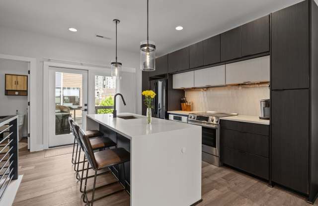 1207 Minter Place Gallery 2