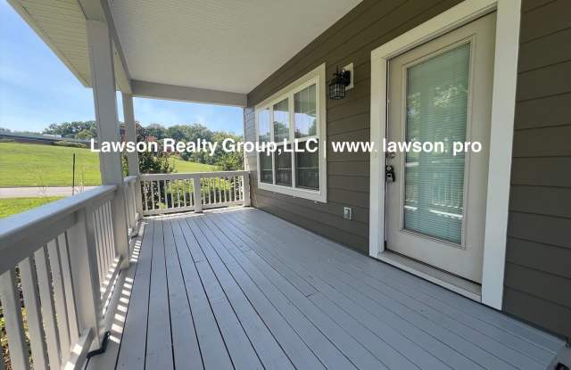 Newer Construction Cottage with Double Car Garage Gallery 4
