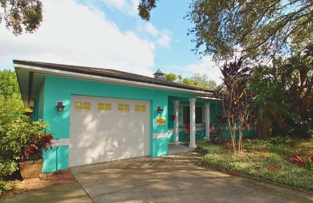 Charming 2-Bedroom, 2-Bathroom Home on Expansive Lot in Dunedin, FL photos photos