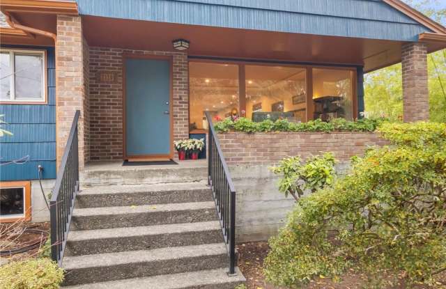 Beautiful property on the Westside of Oly Gallery 4