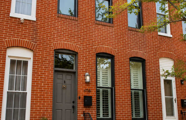 138 W Clement St photos photos