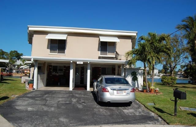 525 129TH AVENUE E - 525 129th Avenue East, Madeira Beach, FL 33708