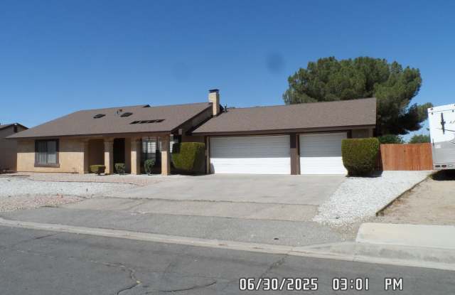 3 Bedrooms, 2 Bathrooms, 3 Car Garage, Fireplace, Large Fenced Yard, Freeway Access. photos photos