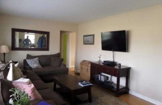 648 Cardinal Ln Gallery 3