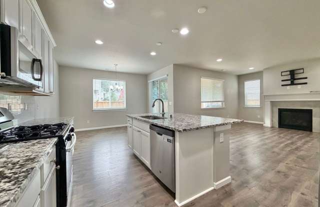 Beautiful Home w/Upgrades and Close to Everything Gallery 3