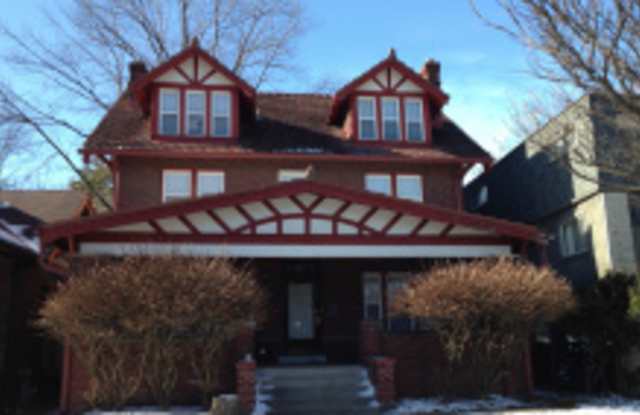 Large House w/ off-street parking  3 BATHROOMS! photos photos