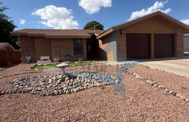 3 Bedroom 2 Bathroom House with large backyard and Bonus room! photos photos