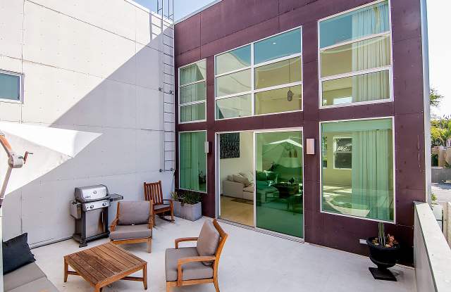 711 Westbourne Drive - 1 Gallery 3