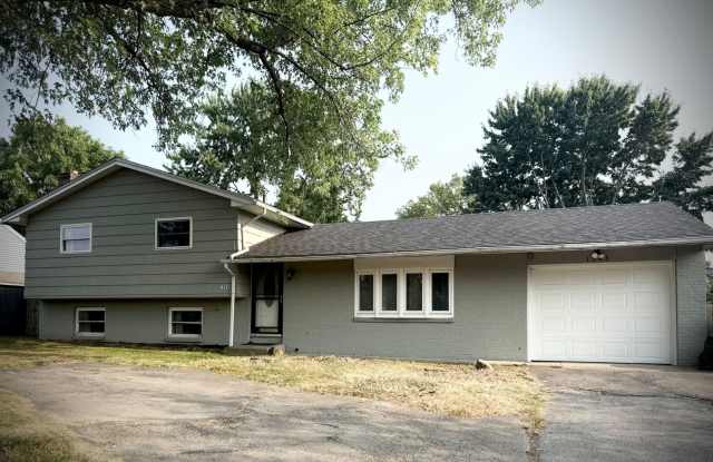 Spacious 5BR 2.5Bath House in Henrietta Gallery 1