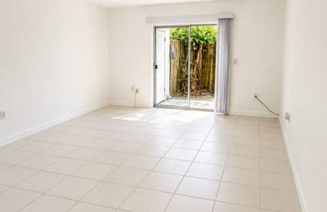 BEAUTIFUL GROUND-FLOOR 1-BEDROOM CONDO WITH GRANITE COUNTERTOPS Gallery 4
