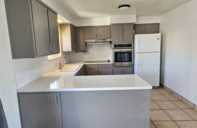 Spacious 4 Bed Bountiful Home | Central Location & Covered Parking photos photos